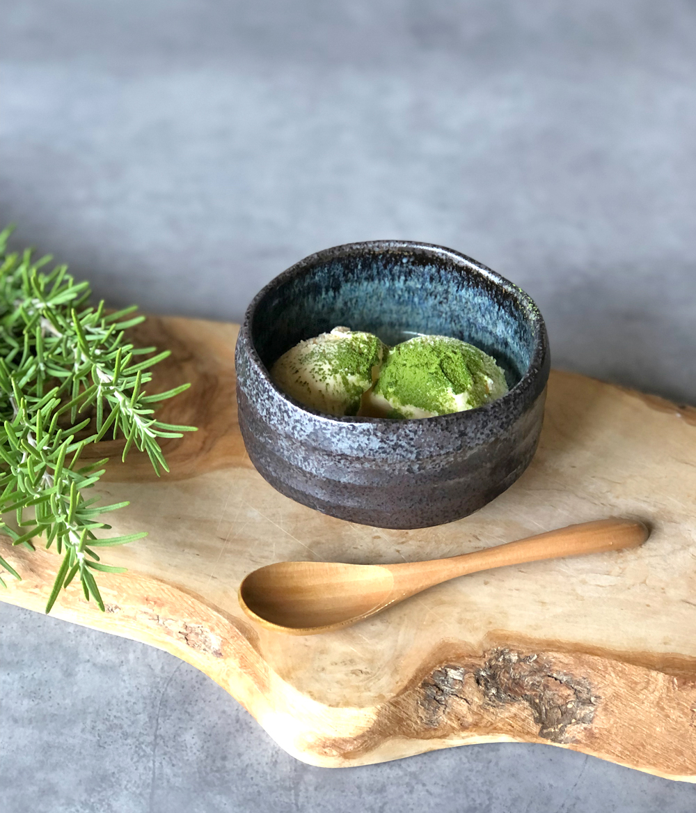 佐治陶器 抹茶碗 黒色緑釉内乳白白釉抹茶碗