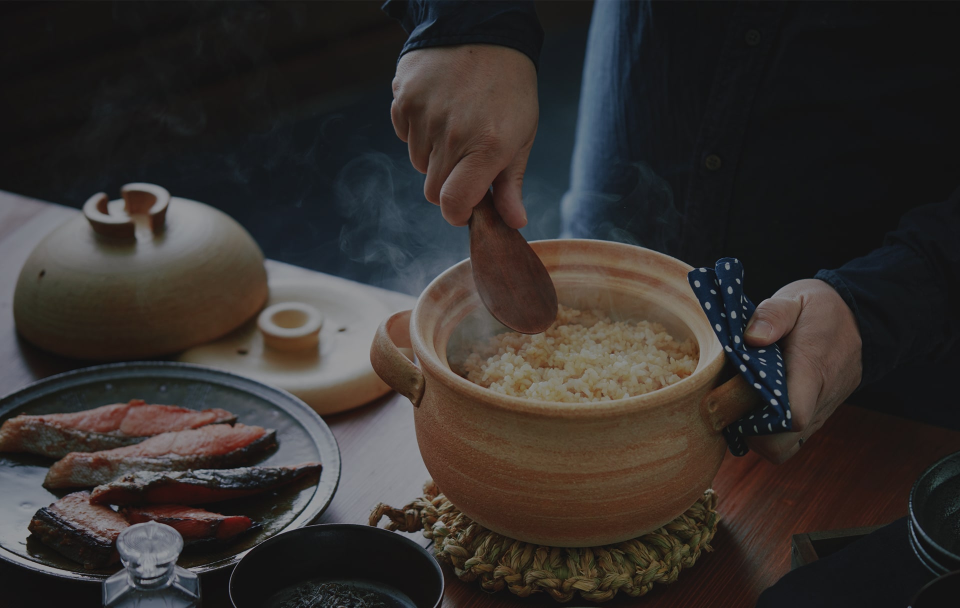 陶器と日々の食卓 | 四日市萬古焼 佐治陶器株式会社